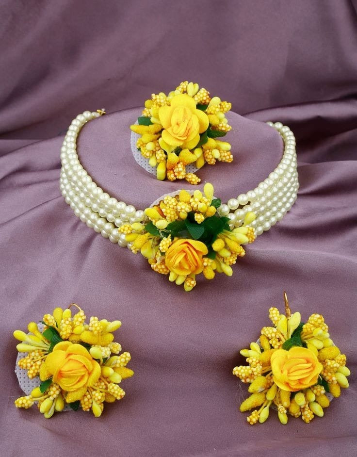 Artificial Flower Jewellery For Mehndi, Mayon, Or Haldi Ceremonies